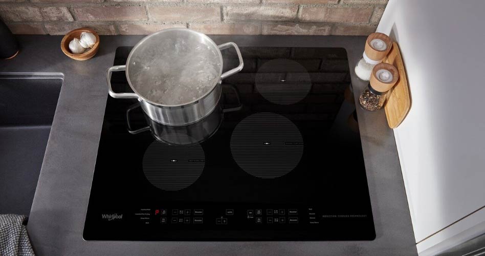 Whirlpool Combination Microwave Boiling water on a Whirlpool cooktop