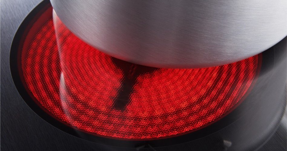Whirlpool Combination Microwave Élément chauffant rouge d'une table de cuisson en vitrocéramique
