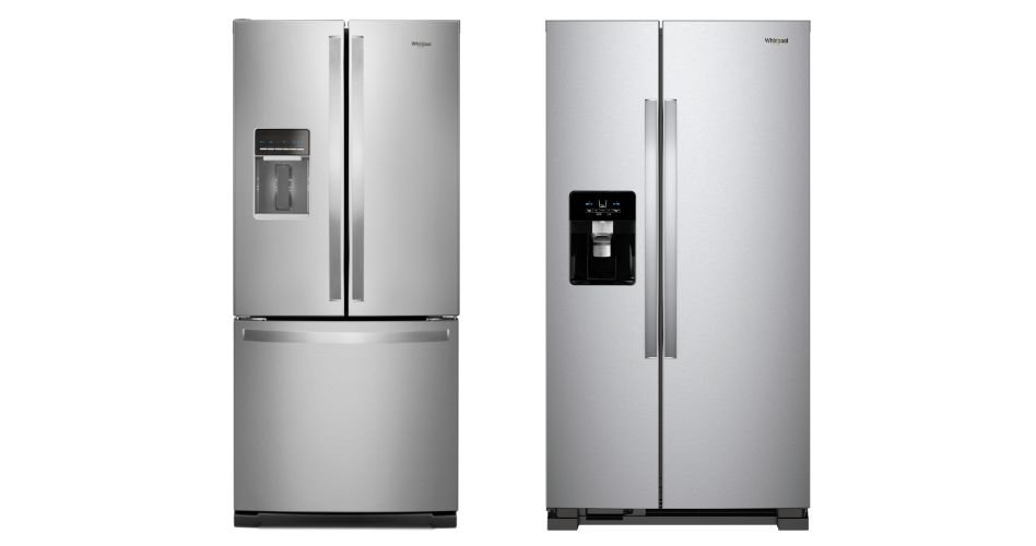 Une image comparant un réfrigérateur Whirlpool à portes françaises avec un réfrigérateur Whirlpool côte à côte