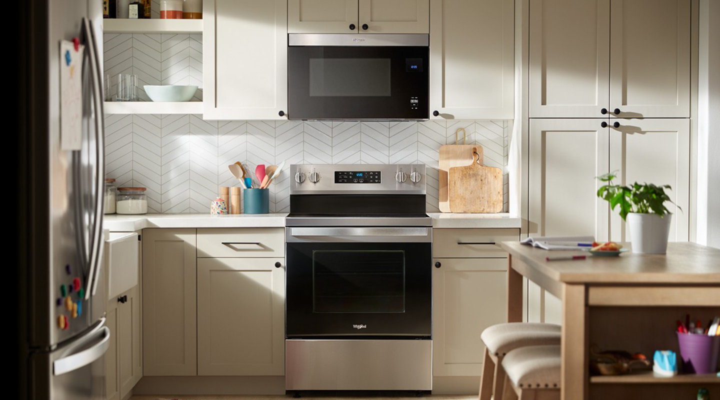 Whirlpool® range with electric cooktop