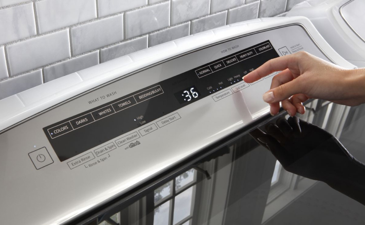 Hand selecting option on washer Hand selecting option on washer