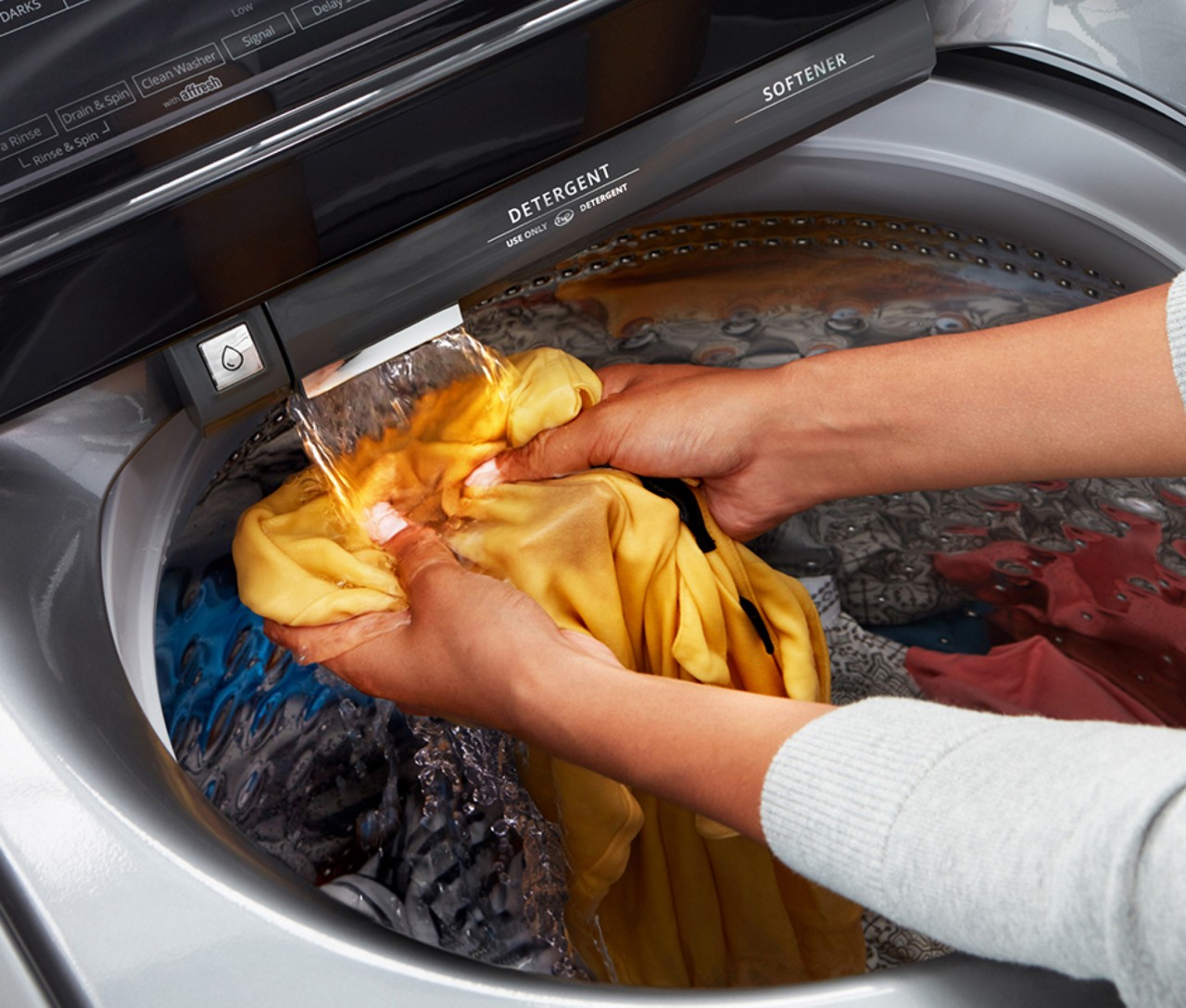 The built-in water faucet helps stop stains from setting in