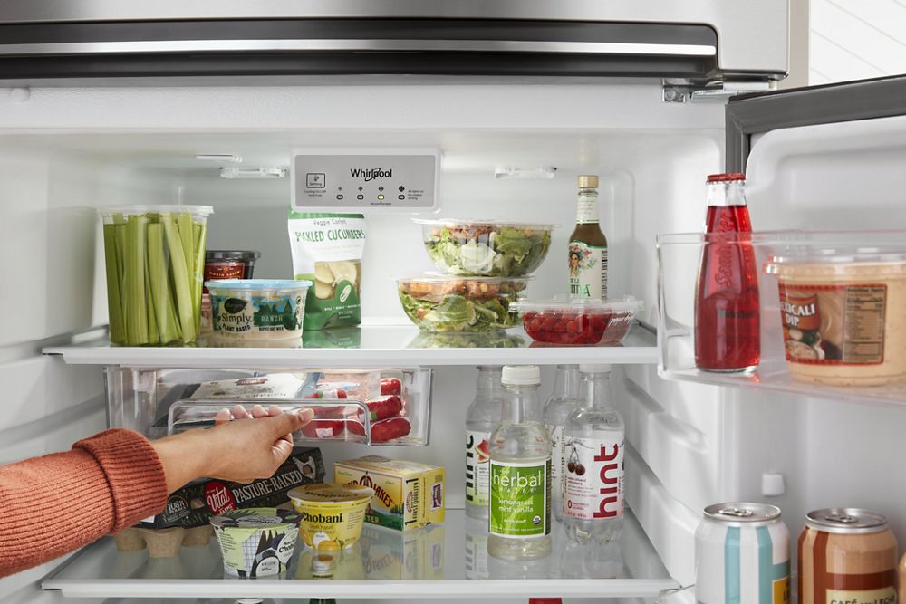 28-inch Wide Top-Freezer Refrigerator - 16.6 Cu. Ft. White