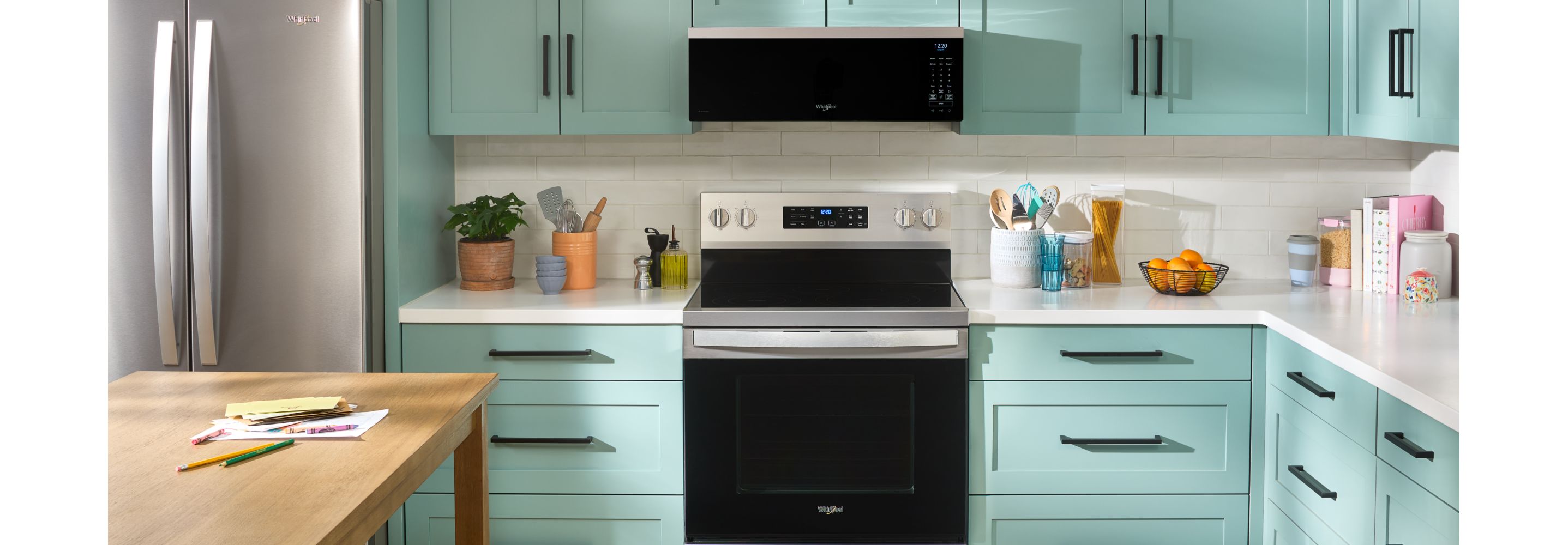 A Whirlpool® 30-inch Smart Electric Range with WipeClean™ Coating