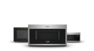 Trois fours à micro-ondes Whirlpool