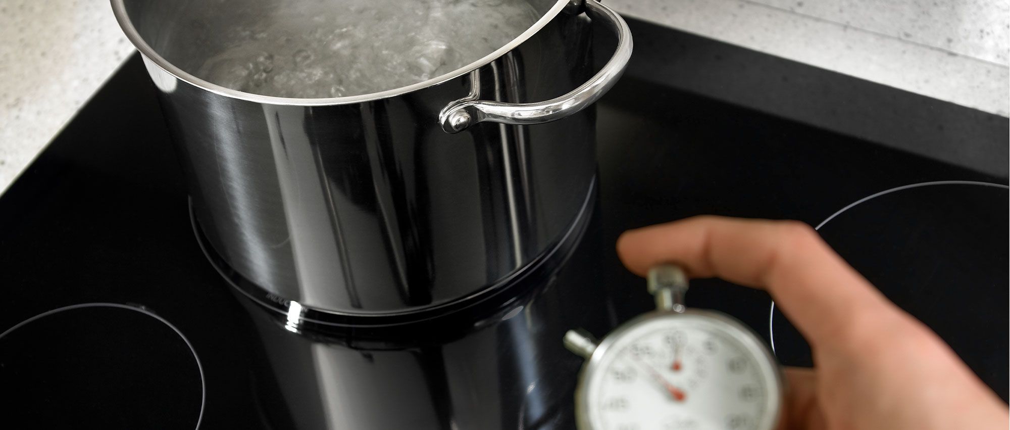 Manage cookware of multiple sizes with electric cooktop options from Whirlpool.